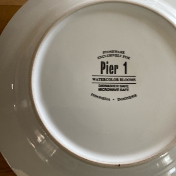 Pier1 Assiettes Watercolor Blooms Purple and Yellow Set Of 2 Ceramic 8”Plates - Picture 11 of 14